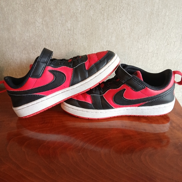 Nike Court Borough Sneakers Shoes red black size 2Y - Picture 7 of 7